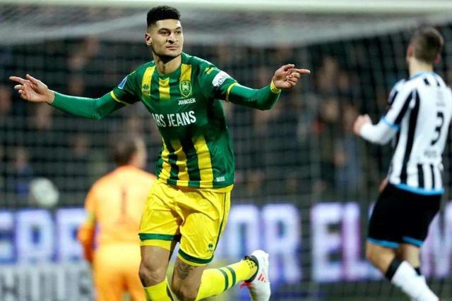 刘诚宇抱憾头球未进：对位PK高井幸大应更聪明些